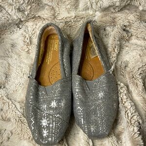 TOMS Gray Slip-On Shoes | Silver Patterned Flats with Fleece Lining
